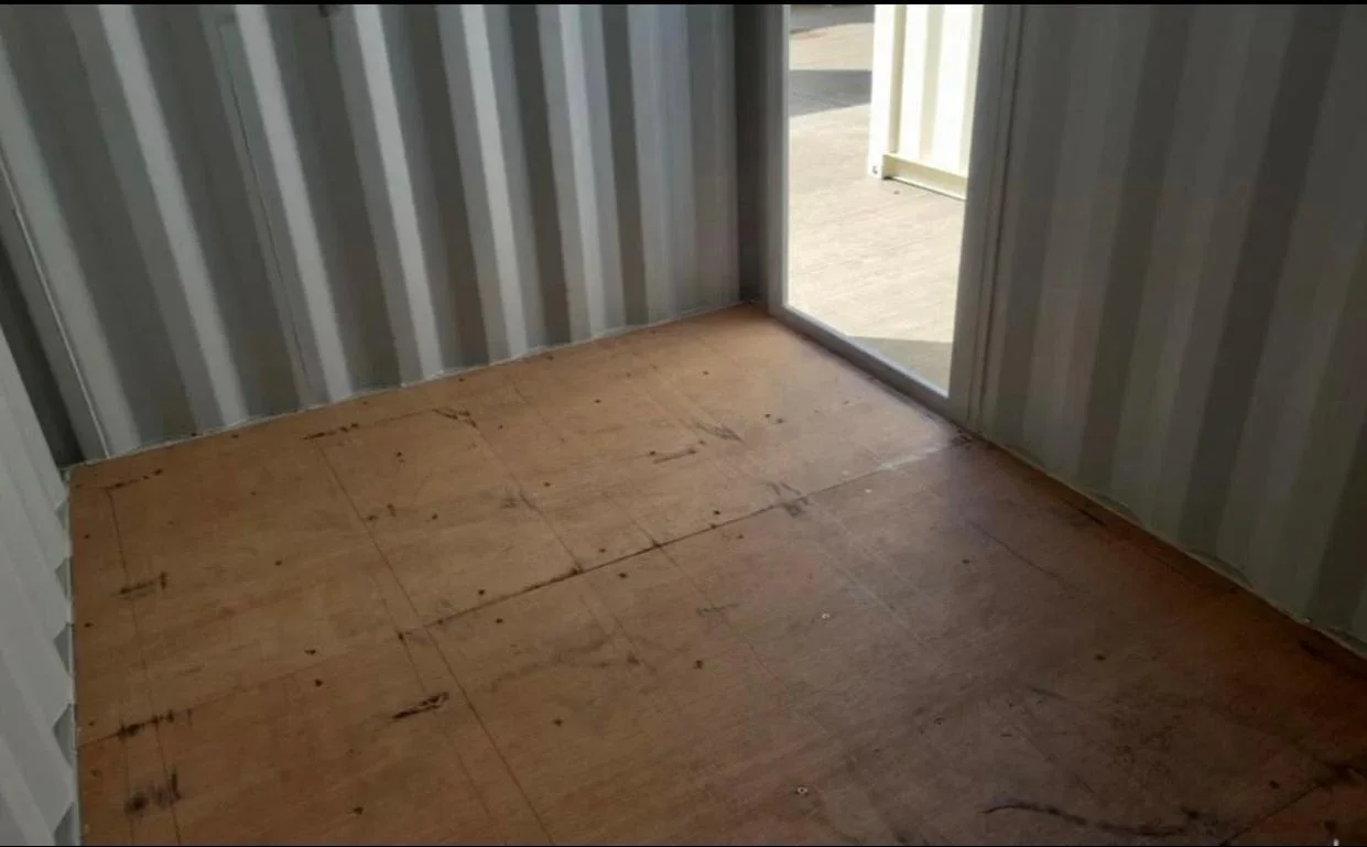 Gebrauchter 15-Fuß-Container mit Tür – Bild 2