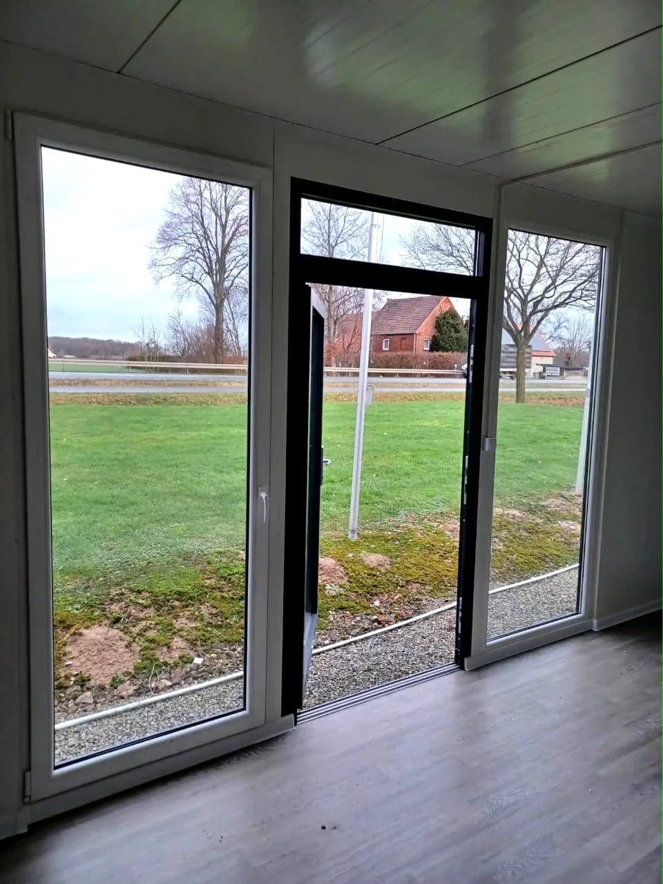 Verkaufspavillon mit bodentiefen Fenstern 18 – Bild 3