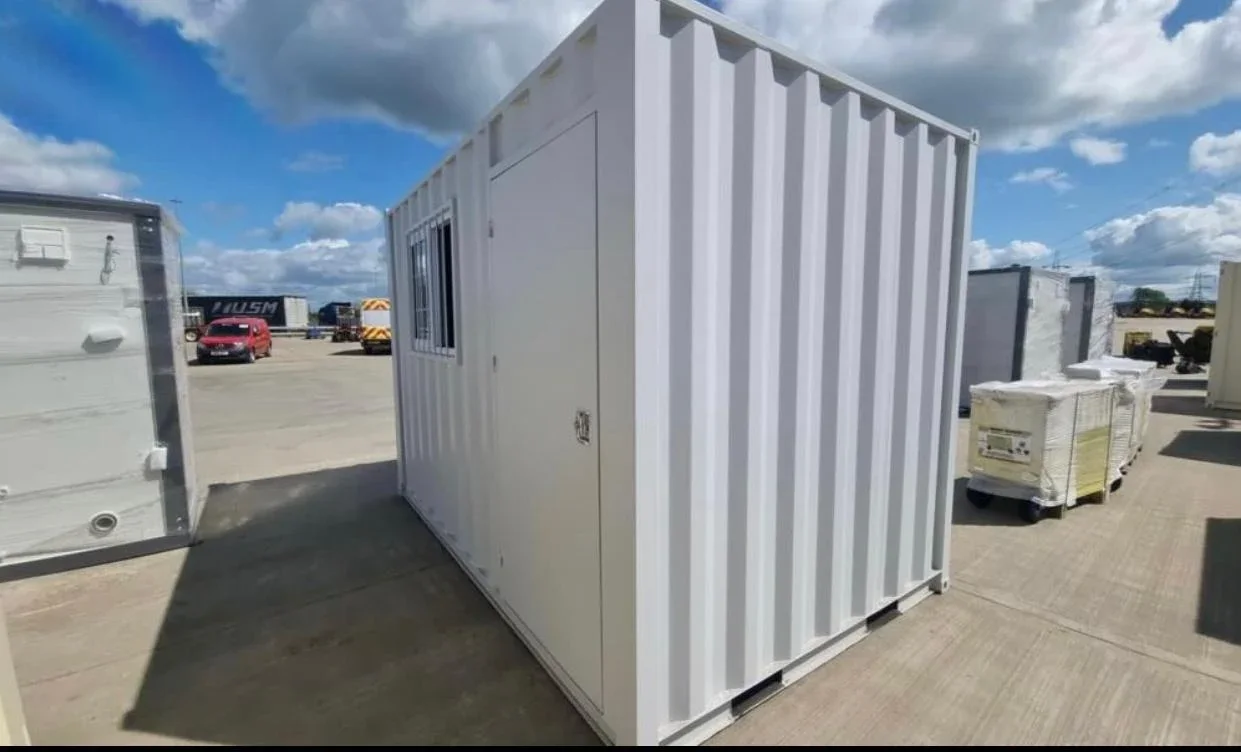 Gebrauchter 15-Fuß-Container mit Tür
